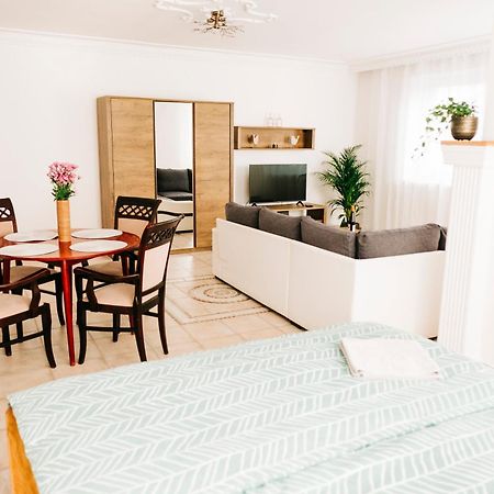 Castle Village Apartment Krasnohorske Podhradie Экстерьер фото