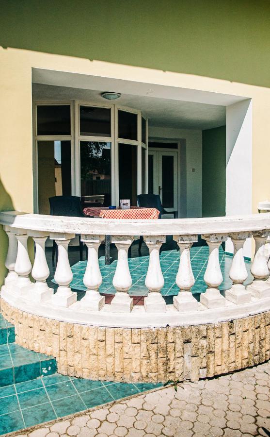 Castle Village Apartment Krasnohorske Podhradie Экстерьер фото