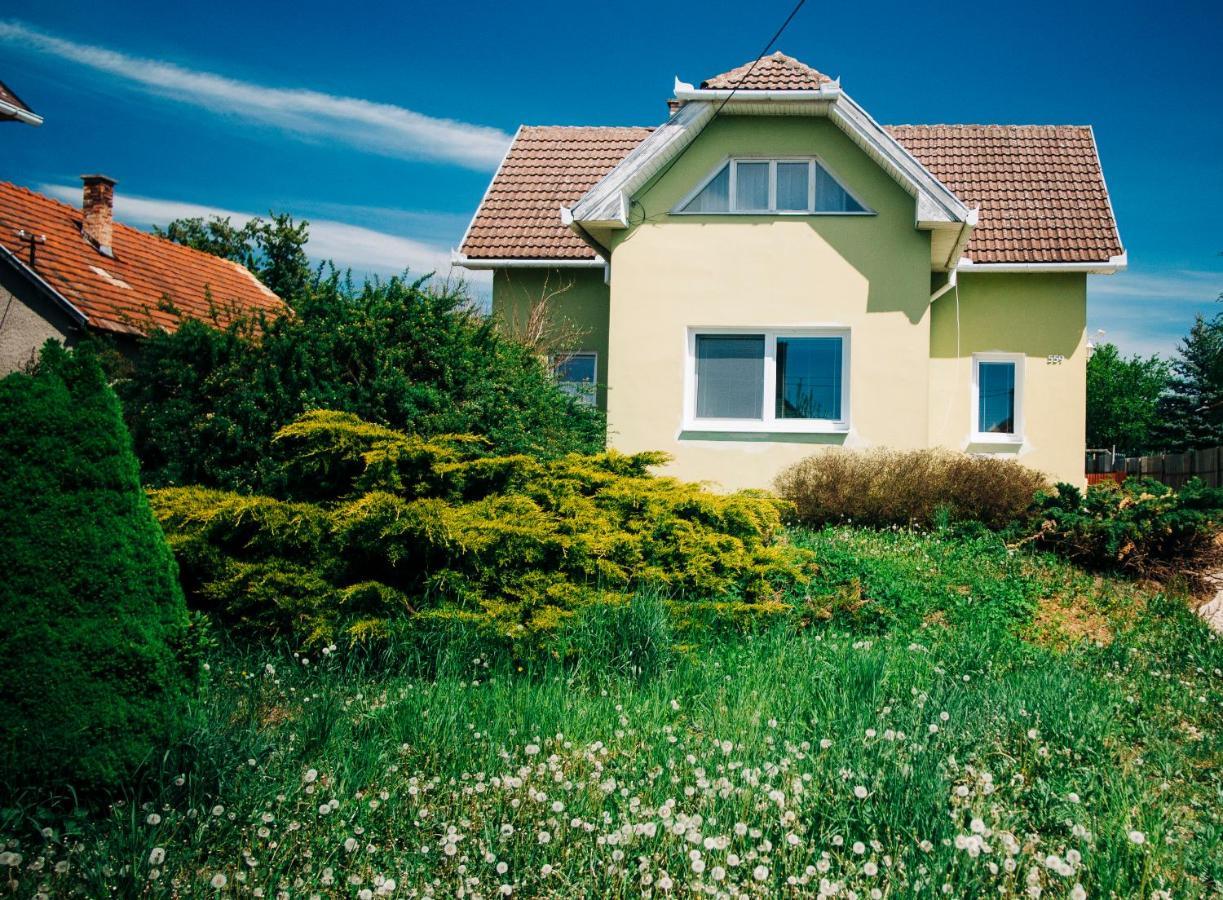 Castle Village Apartment Krasnohorske Podhradie Экстерьер фото
