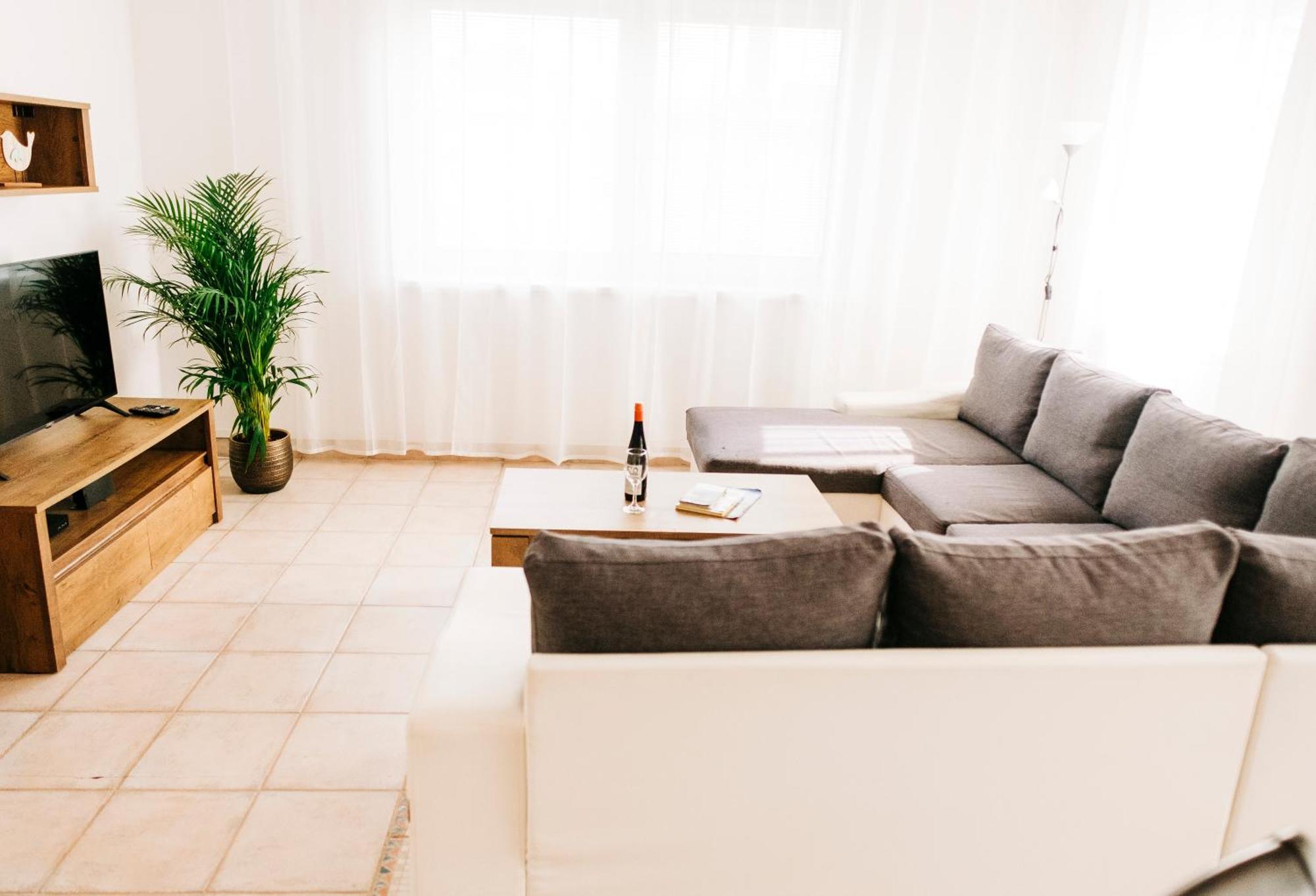 Castle Village Apartment Krasnohorske Podhradie Экстерьер фото